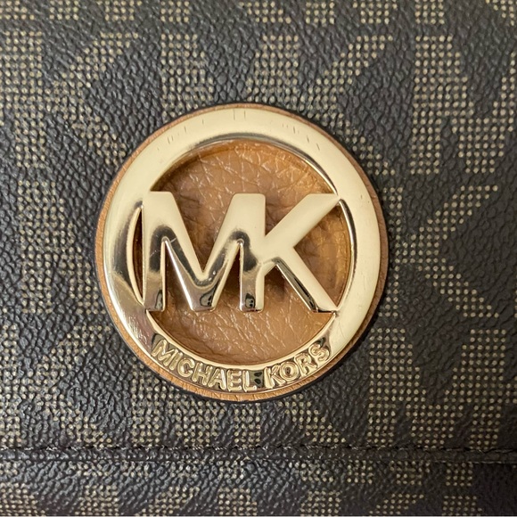 Michael Kors signature wallet with gold emblem. - Picture 5 of 5